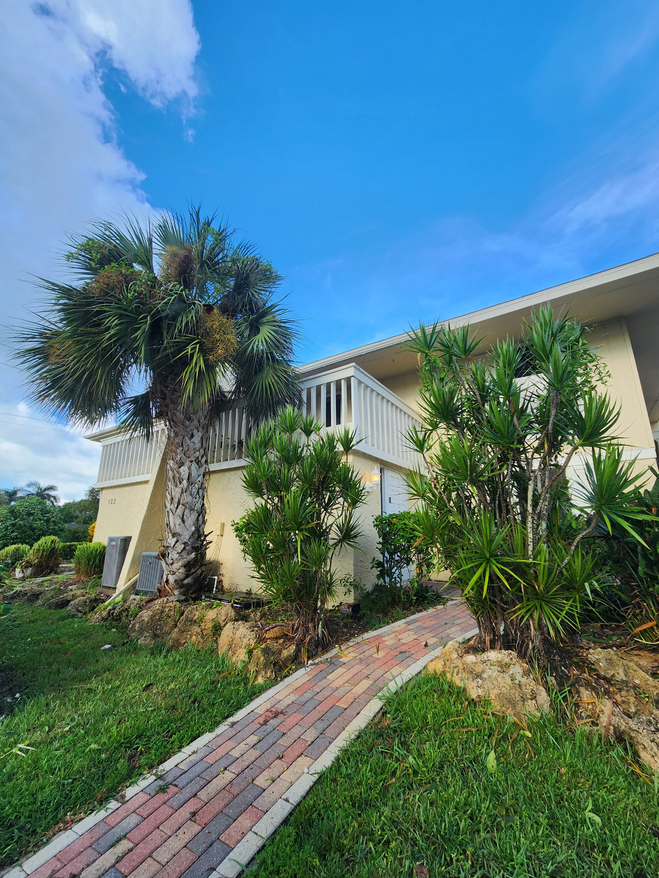 925 Palm View Drive